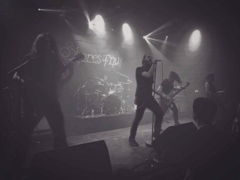 Shores of Null en concert, photo Noise Injection