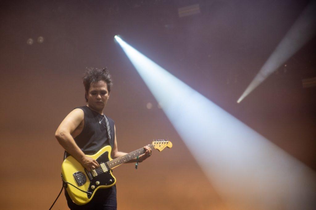 She Past Away en concert