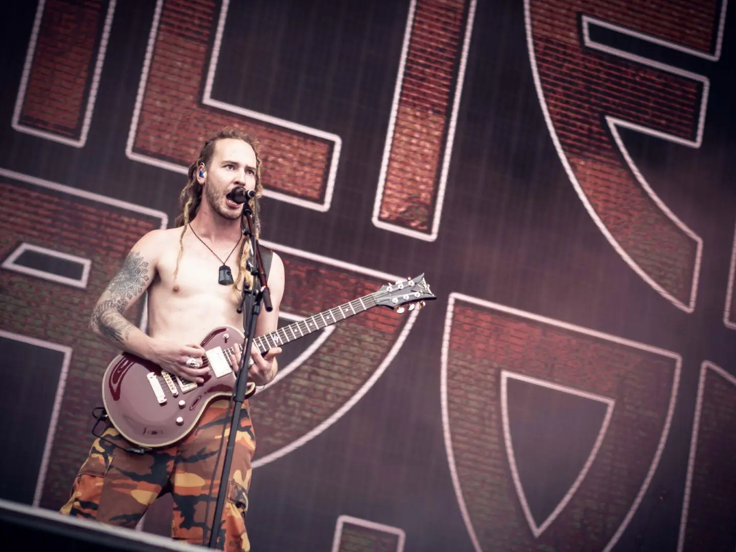 Alien Weaponry