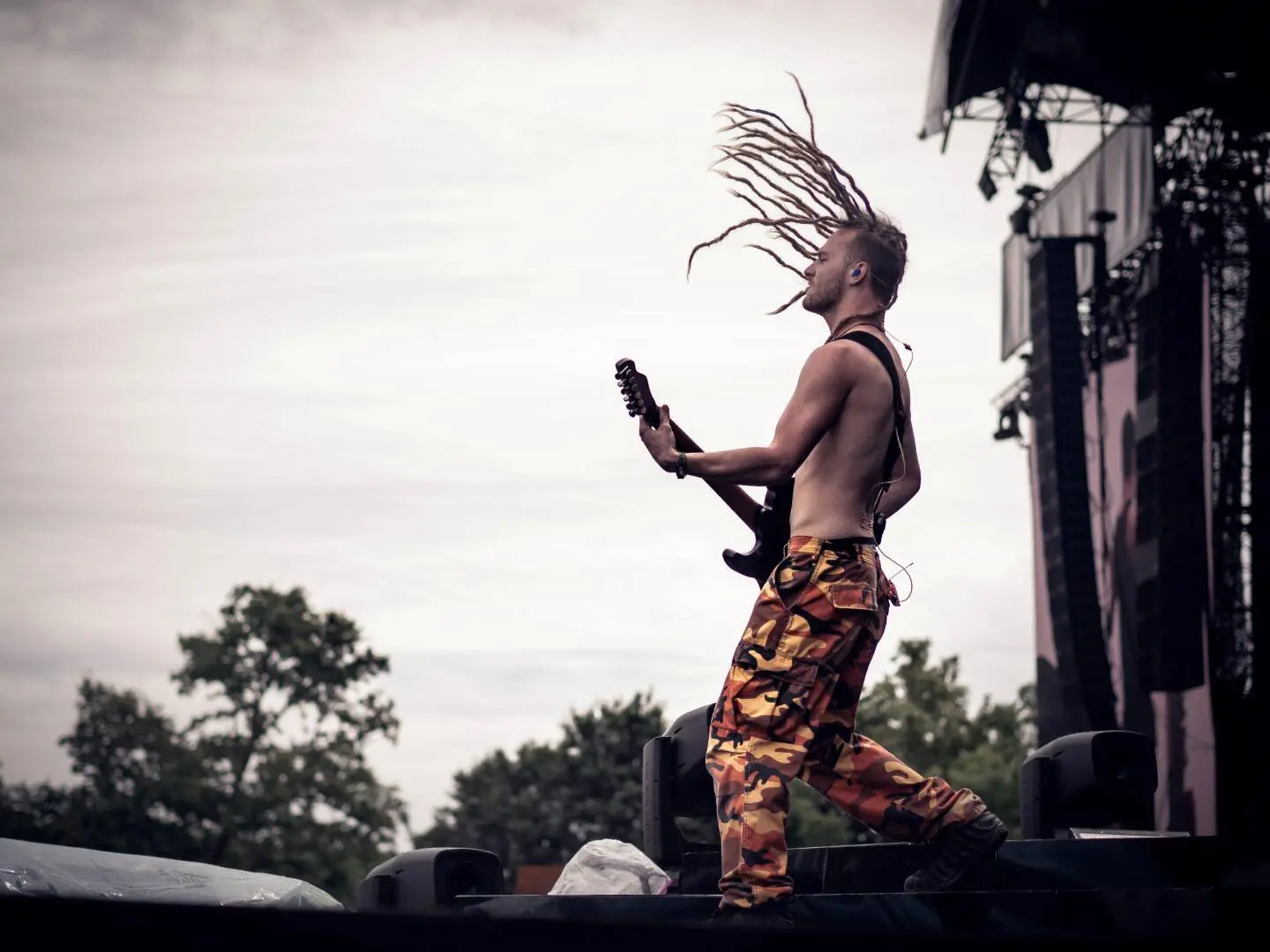 Alien Weaponry