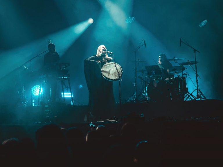 Eivør en concert, photo Noise Injection