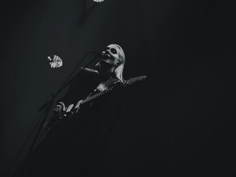 Eivør en concert, photo Noise Injection