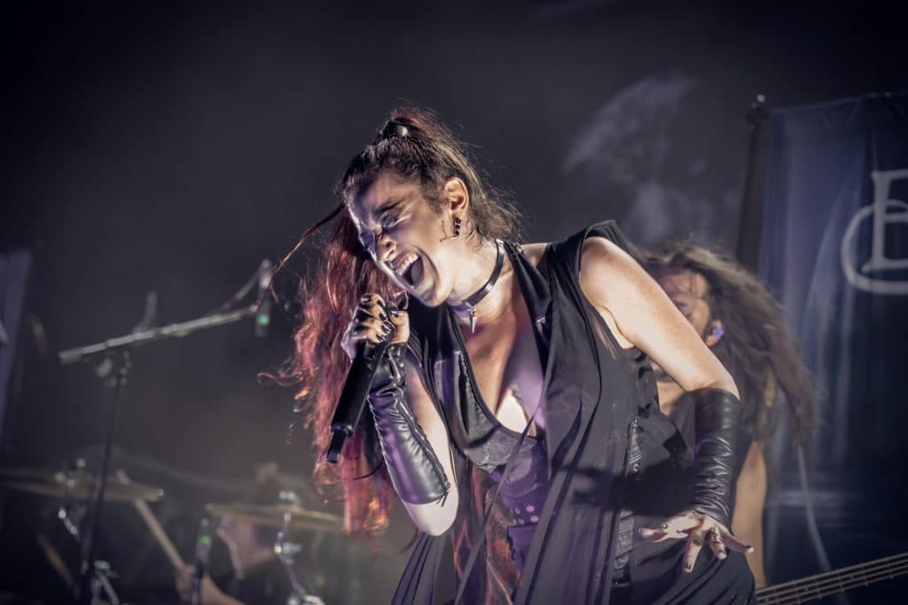 Edge of Paradise en concert