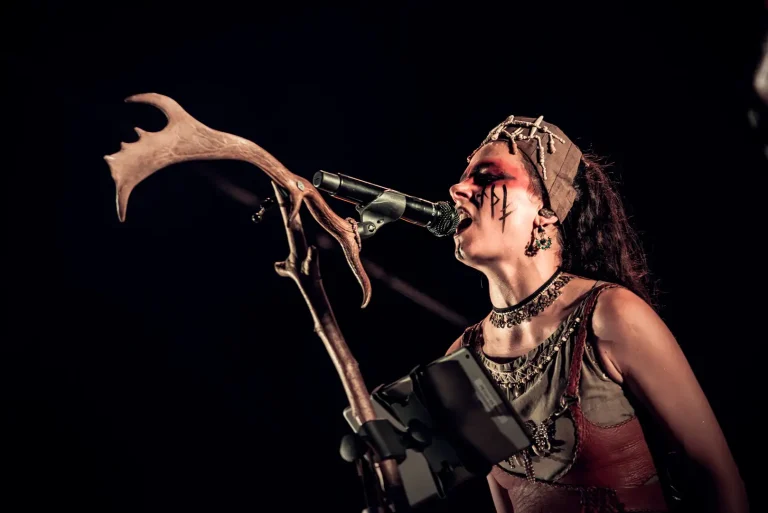 Heilung en concert, photo Noise Injection