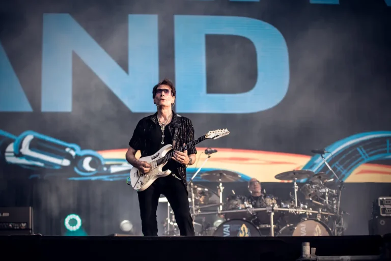 SatchVai Band en concert, photo Noise Injection
