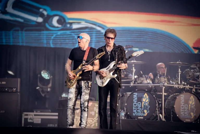SatchVai Band en concert, photo Noise Injection
