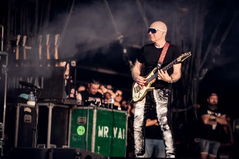 SatchVai Band en concert, photo Noise Injection