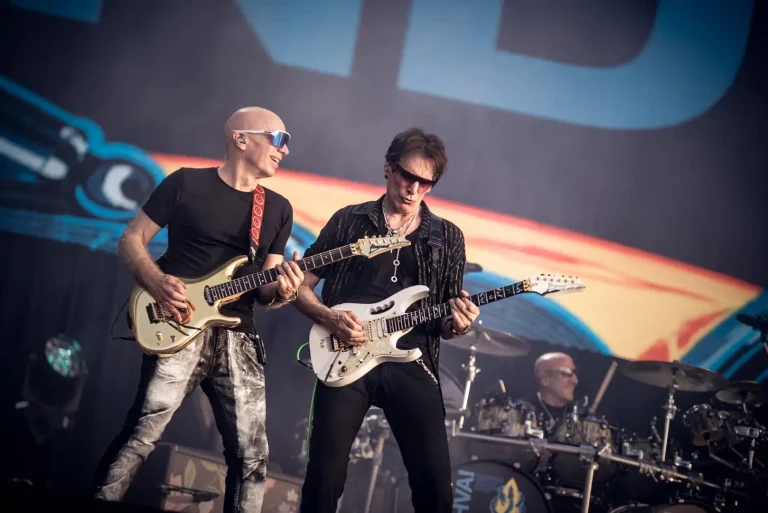 SatchVai Band en concert, photo Noise Injection