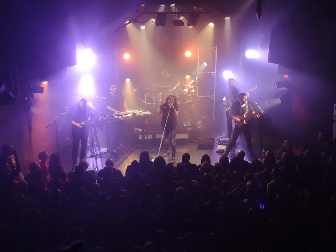 Haken surprend tout le monde avec “Fever Dream”, un nouveau morceau aussi sombre qu’hypnotique 1 Haken surprend tout le monde avec “Fever Dream”, un nouveau morceau aussi sombre qu’hypnotique