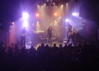 Haken surprend tout le monde avec “Fever Dream”, un nouveau morceau aussi sombre qu’hypnotique