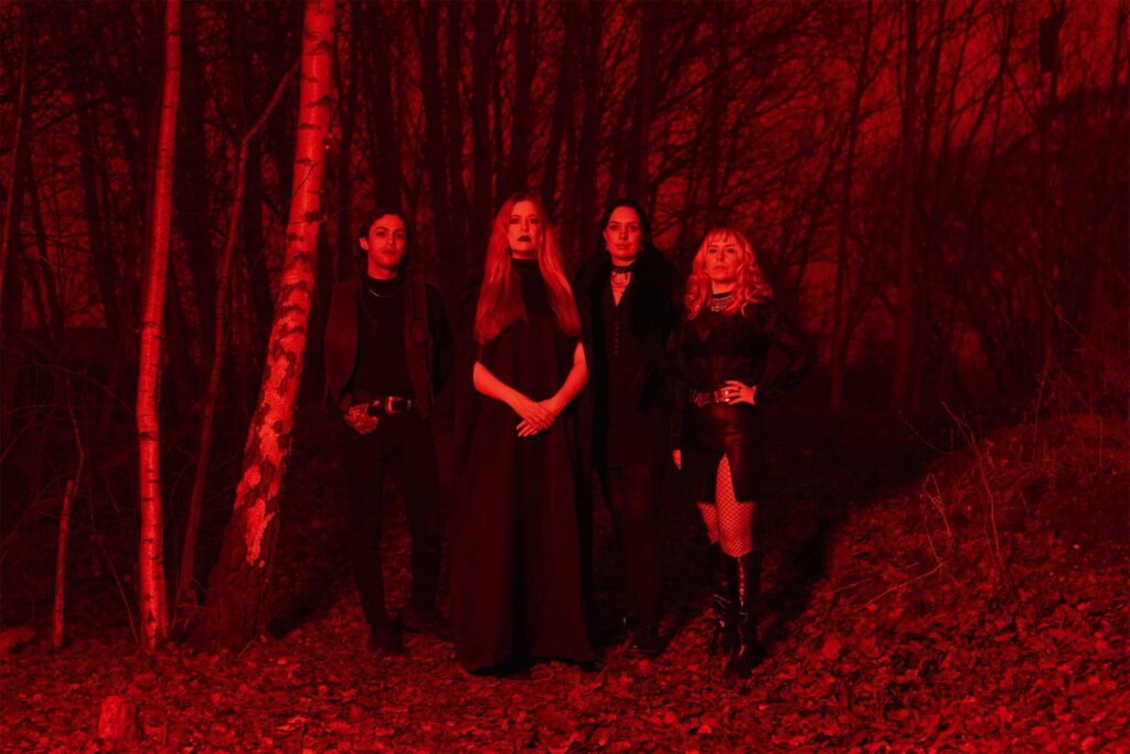 Konvent met le feu au ciel avec Firesky, premier aperçu d'un troisième album qui lorgne vers le Black Metal 2 Konvent met le feu au ciel avec Firesky, premier aperçu d'un troisième album qui lorgne vers le Black Metal 1